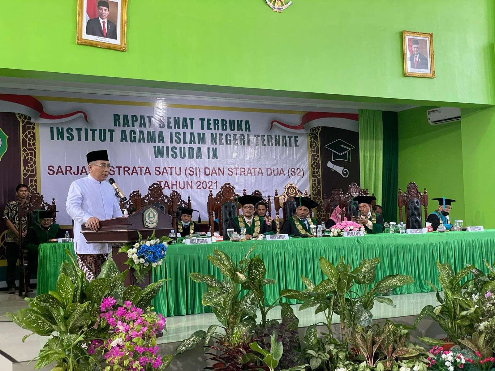 Katib Aam PBNU KH Yahya Cholil Staquf saat memberikan orasi di acara wisuda ke-9 IAIN Ternate, Maluku Utara, Kamis 30 September 2021. (Foto: Istimewa)