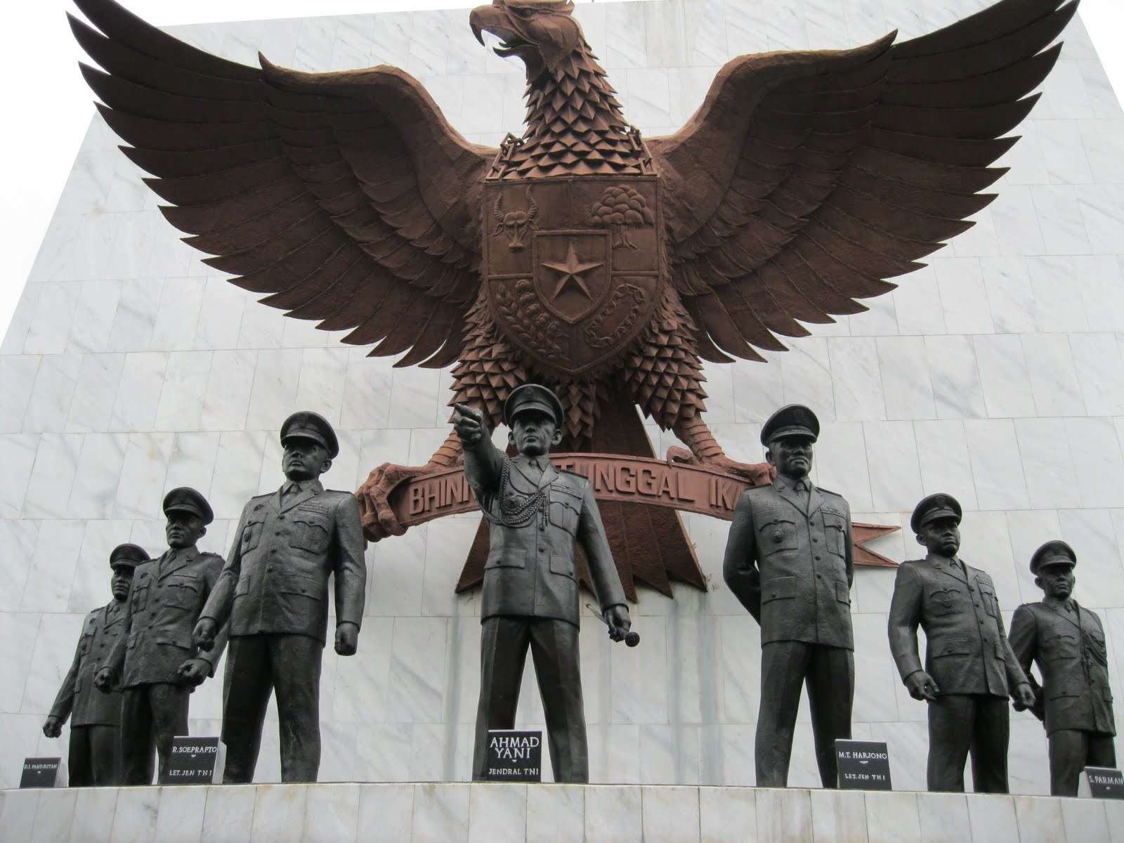 Ilustrasi patung para pahlawan revolusi di Museum Lubang Buaya. (Foto: Istimewa)