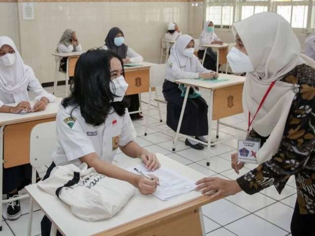Pembelajaran Tatap Muka (PTM) SMP di Surabaya.(Foto: Istimewa)