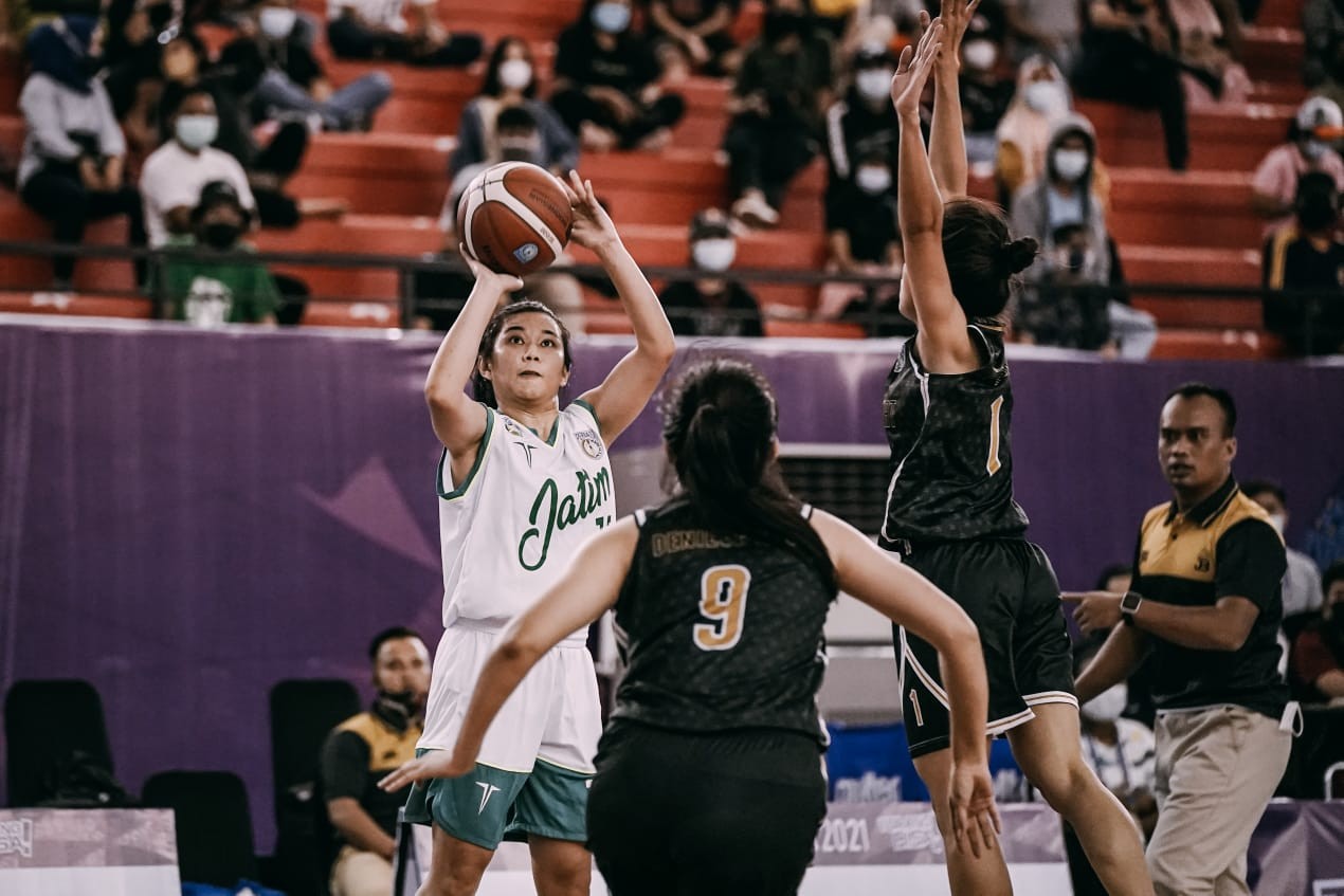 Tim Bola Basket Putri Jatim melaju ke semifinal setelah menghempaskan Jawa Barat 62-45, Jumat 1 Oktober 2021. (Foto-Istimewa)