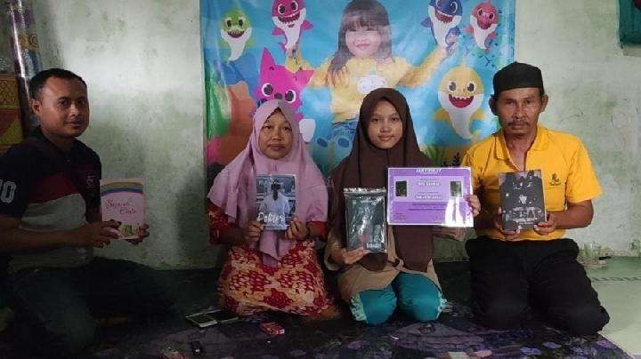 Nurul Aini, siswi Madrasah Aliyah (MA) Mathlaul Anwar Pasir Durung, Bungur Copong, Picung, Pandeglang, Banten yang menerbitkan empat novel selama pandemi.
