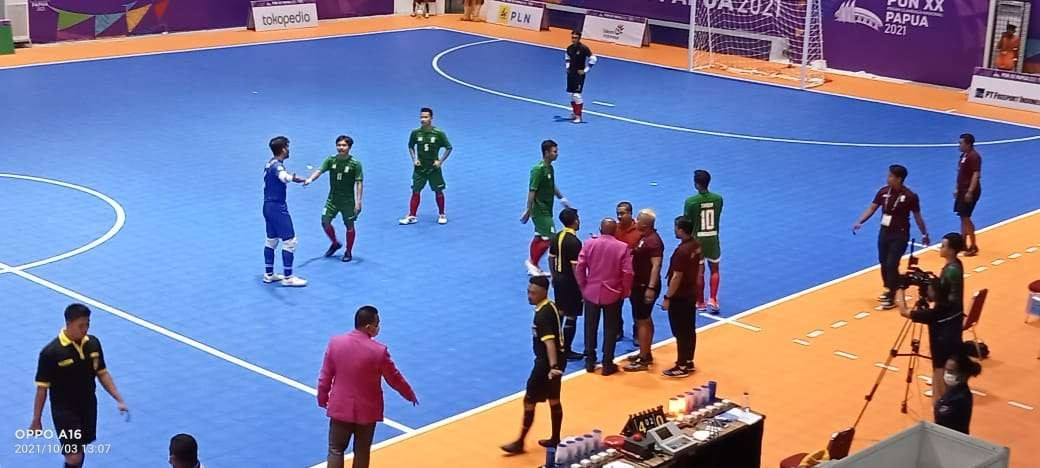 Tim Futsal Jatim kalah 1-5 dari NTB dalam perebutan medali perunggu PON XX Papua, Minggu 3 Oktober 2021. (Foto: Rizal Arnas/Ngopibareng.id)