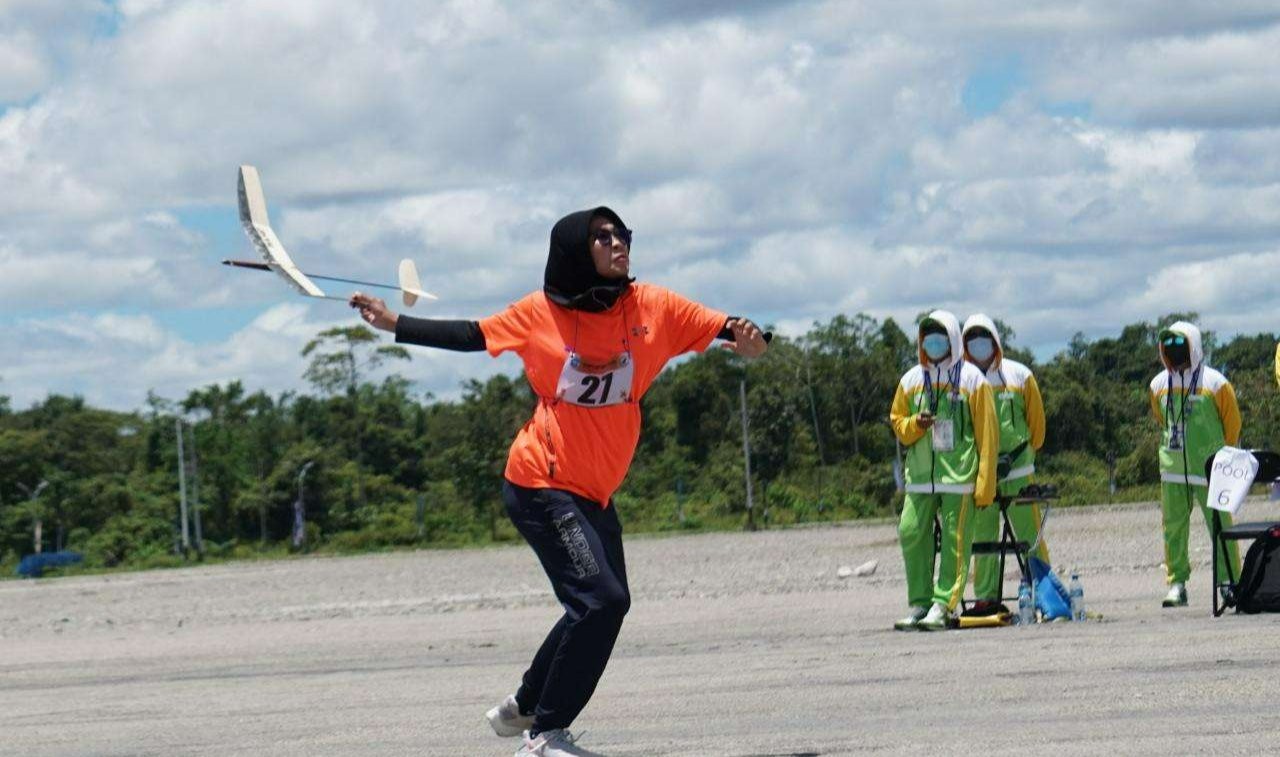 Atlet Aeromodeling Jatim Dicka Cahya Putri. (Foto: Istimewa)