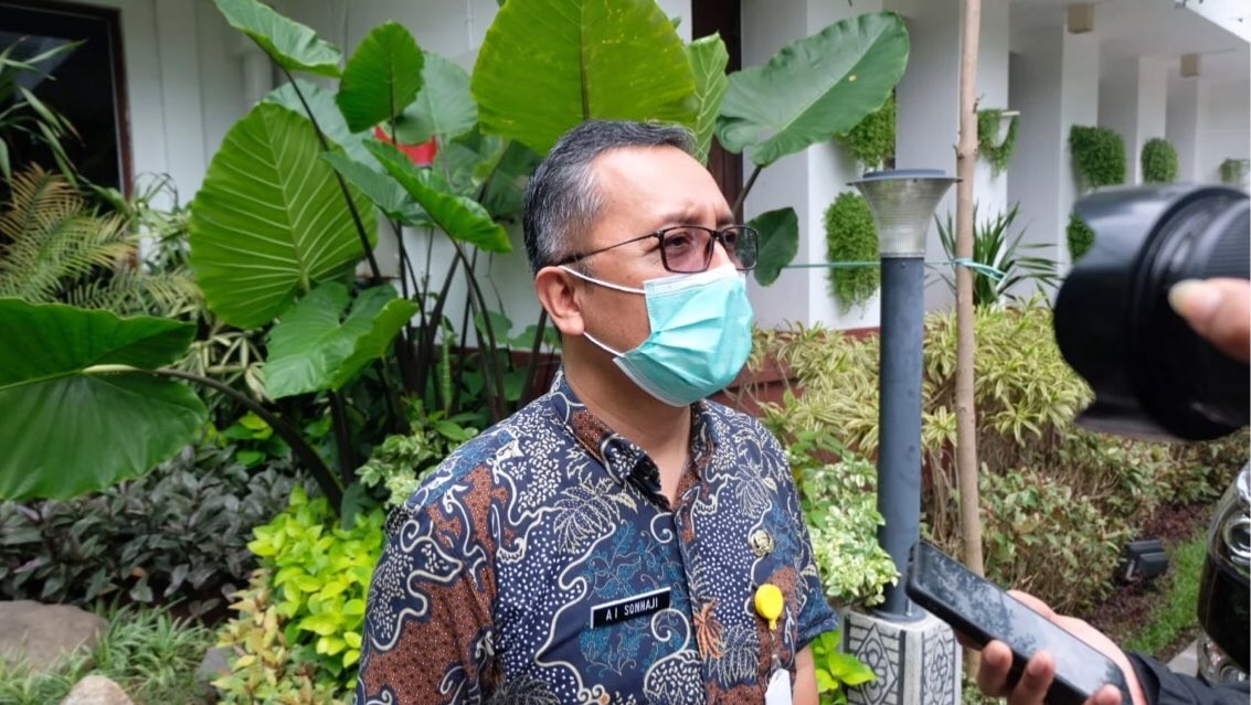 Kepala Dispendukcapil Kota Surabaya, Agus Imam Sonhaji (Foto: Istimewa)