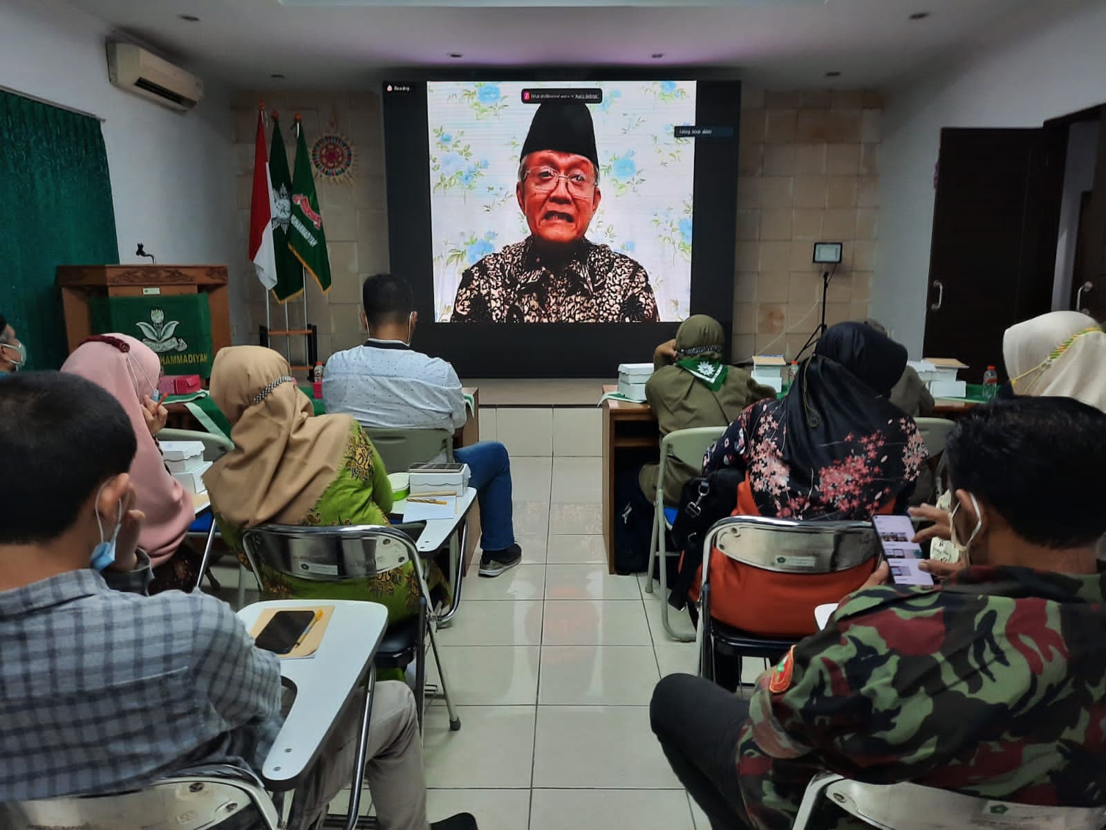 Ketua PP Muhammadiyah Anwar Abbas di depan kaum muda Muhammadiyah secara daring. (Foto: Istimewa)