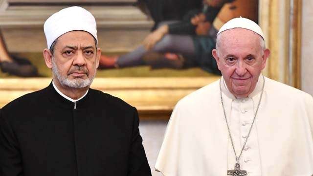 Imam Besar Sheikh Ahmed al-Tayeb dari Masjid Al-Azhar di Kairo, Mesir.bersama  Paus Fransiskus termasuk di antara 40 tokoh agama yang menyerukan pada  para pemimpin dunia untuk bertindak secara berarti dalam keadaan darurat perubahan iklim (Foto: Reuters/Al Jazeera)