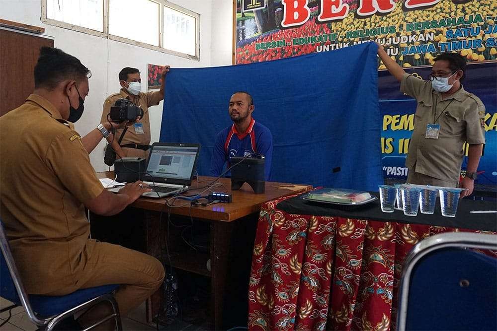 Pemkot Kediri melakukan perekaman KTP-El kepada warga binaan Lapas Kediri. (Foto: Istimewa)