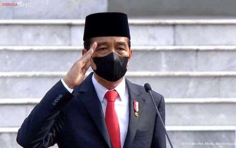 Presiden Joko Widodo (Jokowi) dalam upacara HUT ke-76 TNI. (Foto: Biro Pers Kepresidenan)