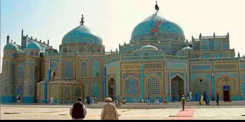 Masjid Biru di Mazhar Syarif Afghanistan. (Foto: Travellers)