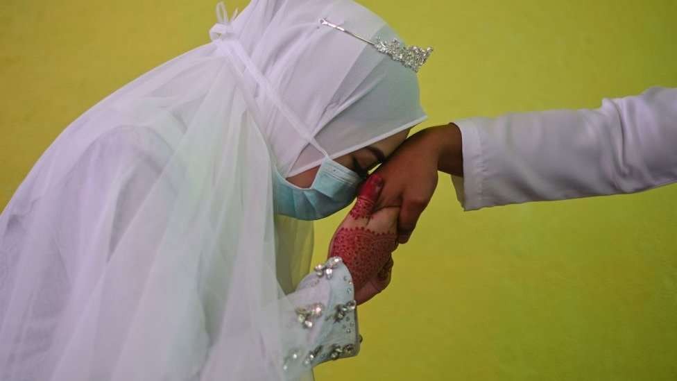 Pasangan suami isteri sebelum menikah melakukan ta'aruf. (Ilustrasi)