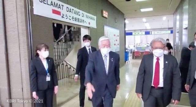 Dubes RI untuk Jepang Heri Akhmadi bertemu dengan Walikota Niihama City, Katsuyuki Ishikawa. (Foto: KBRI Tokyo)
