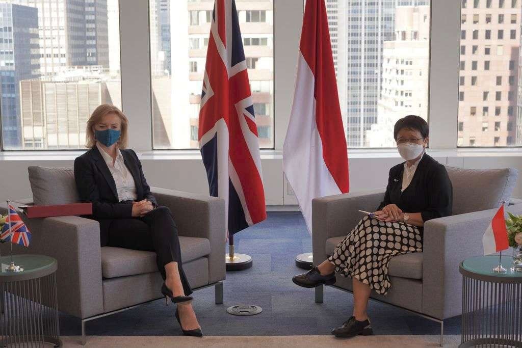 Menteri Luar Negeri RI Retno L Marsudi bersama Menteri Luar Negeri Inggris Liz Truss. (Foto: Istimewa)
