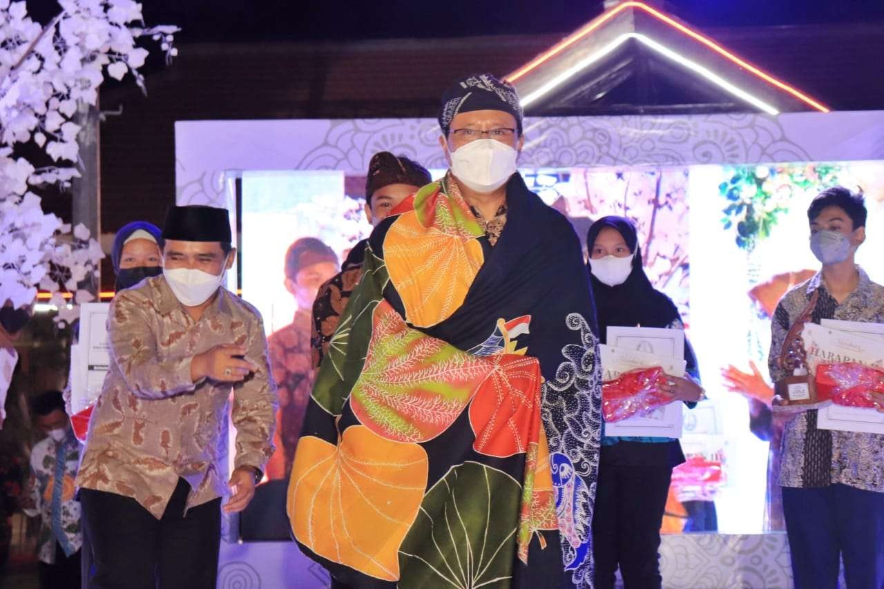 Gus Ipul saat membuka Lomba Busana Muslim Batik (Foto: dok Dinas Kominfo Kota Pasuruan)a Pasuruan)