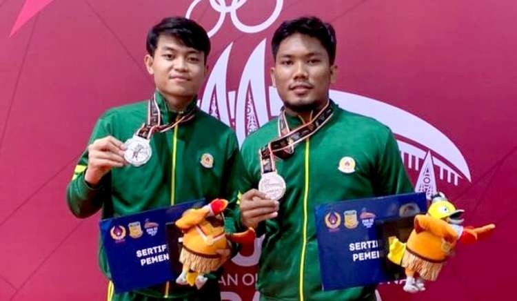 Sigy Kanadela dan Billa Dwi Alfiantoro, atlet anggar Situbondo menyumbangkan dua medali bagi kontingen Jawa Timur di PON XX 2021 Papua. (Foto: Istimewa)