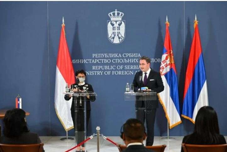 Menteri Luar Negeri RI Retno Marsudi dan Menteri Luar Negeri Serbia Nikola Selaković melakukan pertemuan bilateral di Beograd, Serbia pada Mingggu, 10 Oktober 2021. (Foto: Antara/Kemenlu RI)