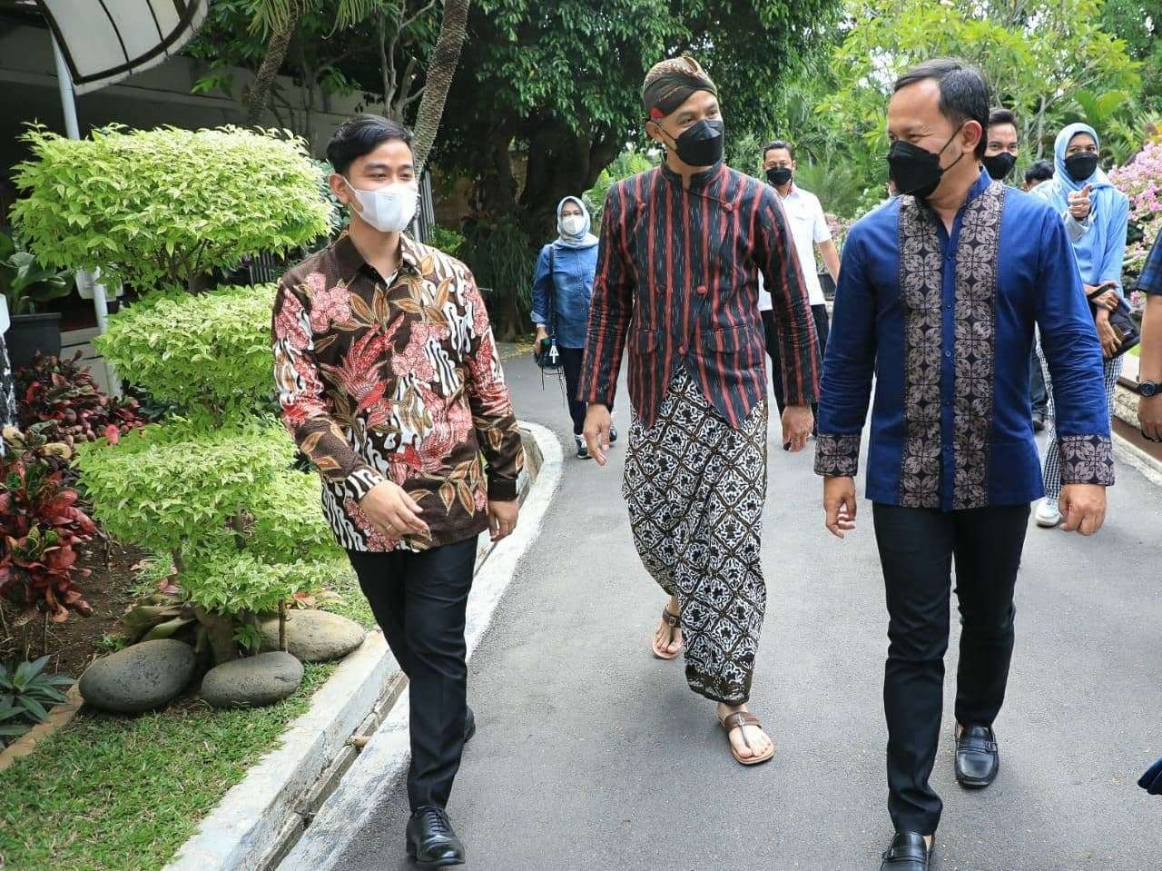 Gubernur Jawa Tengah Ganjar Pranowo bersama Walikota Surakarta Gibran Rakabuming Raka dan Walikota Bogor Bima Arya. (Foto: ist)