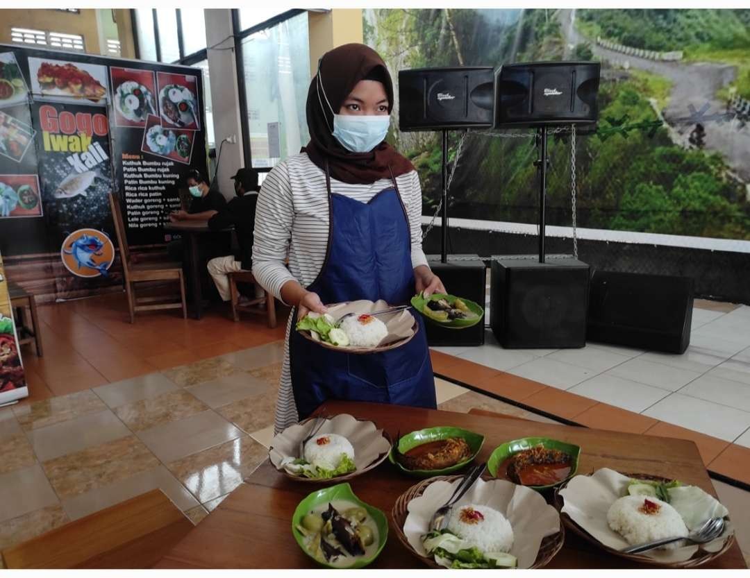 Usaha kuliner seorang jurnalis senior. (Foto: Fendhy Plesmana/Ngopibareng.id)