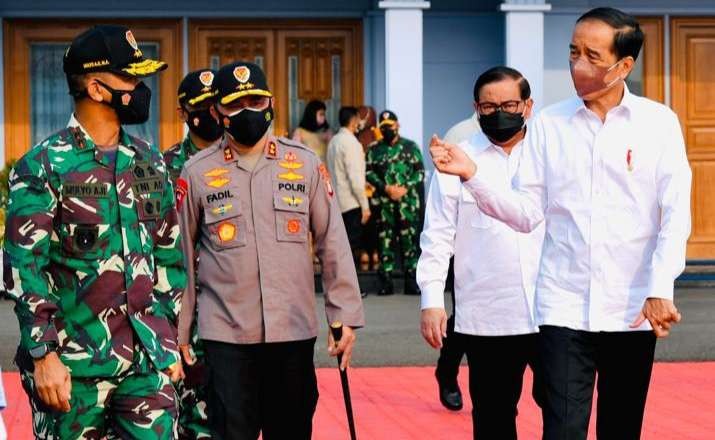Presiden meninggalkan Pangkalan TNI AU Halim Perdanakusuma Jakarta Timur ( foto:Setpres)