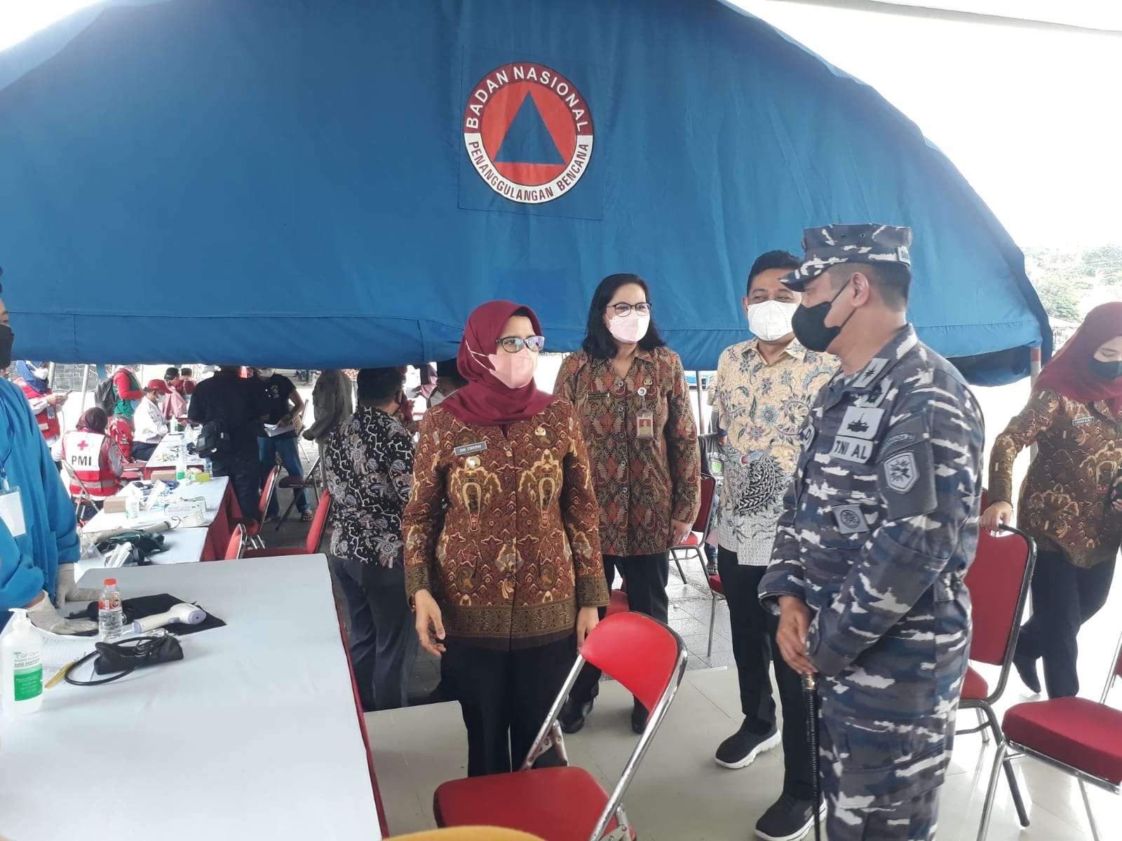 Pemkab Blitar menjalin kerjasama dengan TNI Angakatan Laut (AL) Pangkoarmada II menggelar vaksinasi massal, pada Kamis 14 Oktober 2021. (Foto: Choirul Anam/Ngopibareng.id)