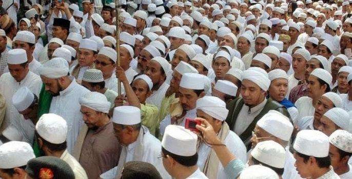 Umat Islam hadiri khusus saat Haul Kiai Hamid Pasuruan. (Foto: Istimewa)