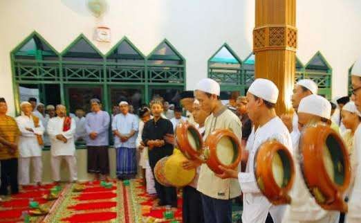 Pembaca Shalawat Nabi pada acara Peringatan Maulid Nabi Muhammad SAW. (Foto: Istimewa)