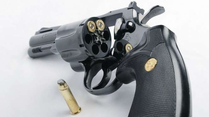 Ilustrasi pistol dan peluru. (Foto: Istimewa)