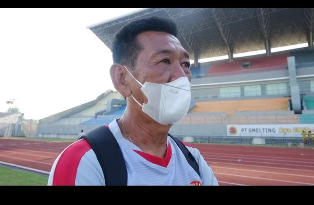Pelatih Persedikab Tony Ho ditemui usai pertandingan uji coba lawan Gresik United. (Foto: Istimewa)