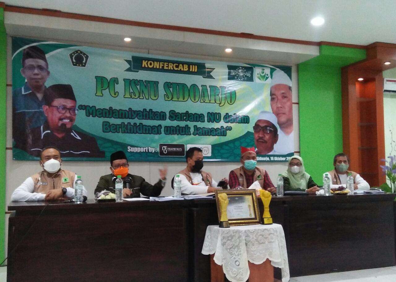 Sidang Pleno Pemilihan dipimpin Ketua PW ISNU Jawa Timur, Prof Mas'ud Said, didampingi para pengurus lain, Sabtu 16 Oktober 2021. (Foto: Istimewa)