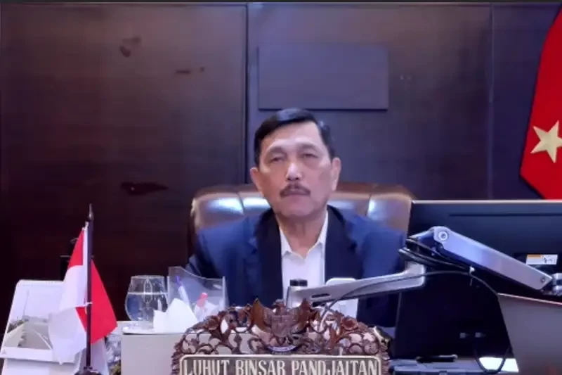 Menko Merves Luhut Binsar Pandjaitan menggelar konferensi pers virtual terkait perpanjangan PPKM Jawa-Bali.(Foto: Youtube)