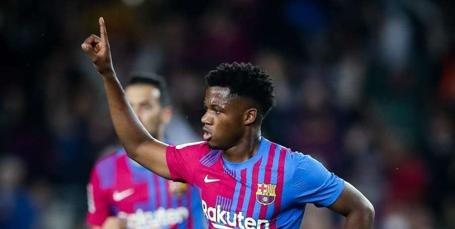 Ansu Fati mencetak gol penyeimbang ke gawang Valencia