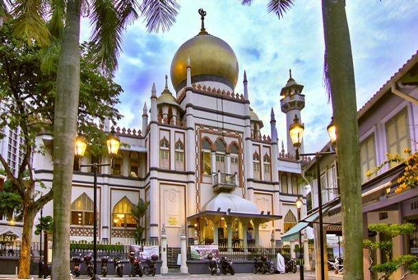 Masjid Sultan, tempat ibadah umat Islam yang terindah di Singapura. (Foto: Travellers)