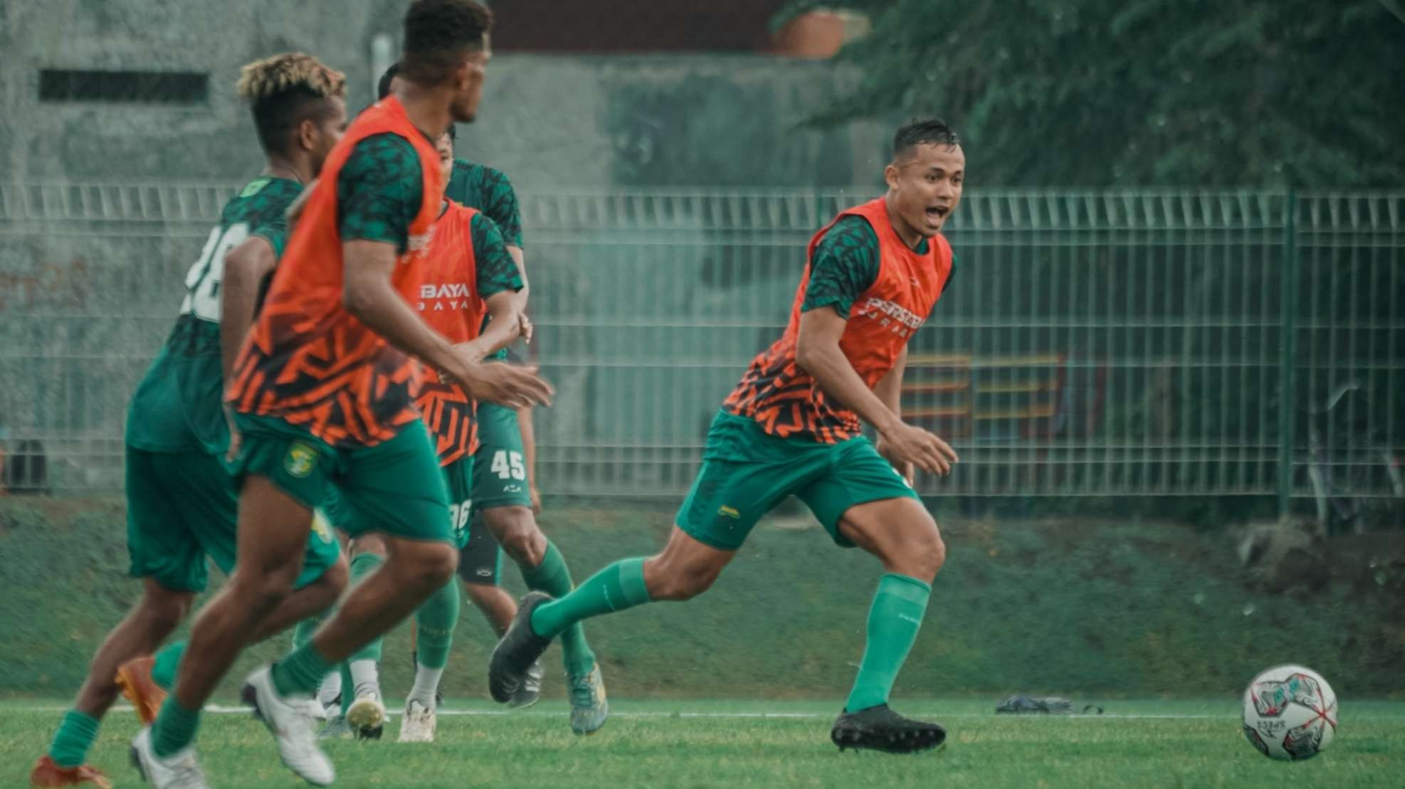 Pemain Persebaya, Arif Satria kembali bergabung dalam latihan tim, Selasa 19 Oktober 2021. (Foto: Istimewa)
