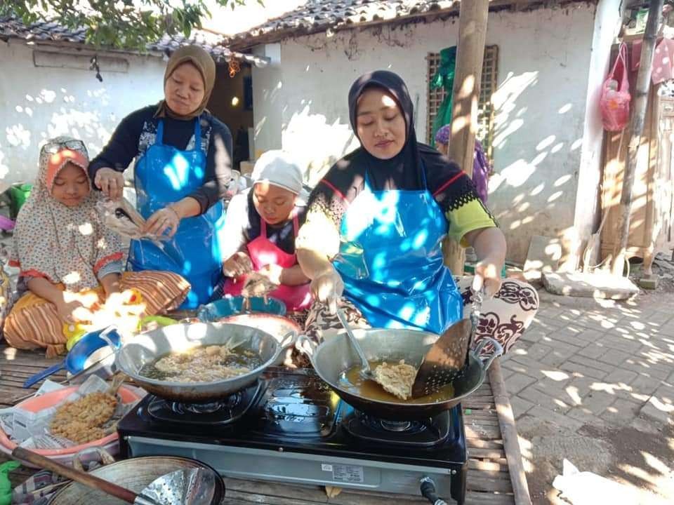 Geliat Jelak Joyo Food (JJF) Kota Pasuruan yang menyajikan aneka olahan Bandeng khas Kota Pasuruan (Laily/Ngopibareng.id)