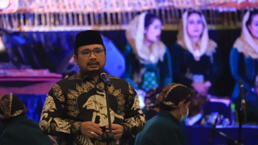 Menteri Agama Yaqut Cholil Qoumas pada pagelaran wayang di Asrama Haji Pondok Gede, Jakarta Timur. (Foto: Kemenag)