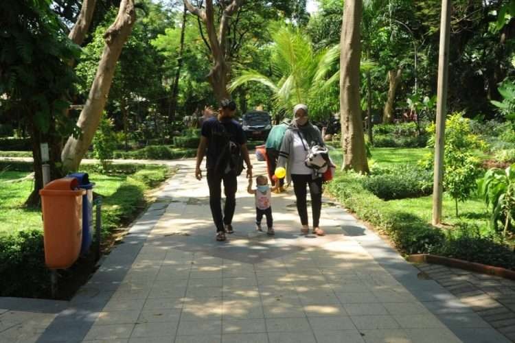 Delapan taman di Kota Surabaya mulai dibuka, pengunjung tampak antusias kunjungi Taman Flora, Juma't 22 Oktober 2021. (Foto: Istimewa)