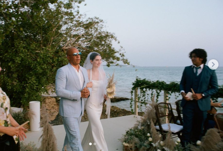 Vin Diesel pun hadir mewakili ayah pengantin, mengantarkan anak mendiang Paul Walker menikah. (Foto: instagram)