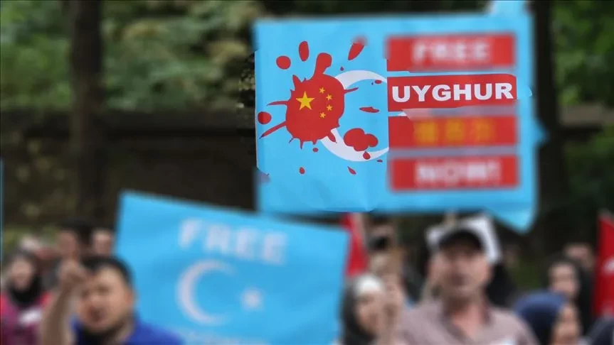 Demonstrasi Bela Etnis Uighur. (Foto: Anadolu)