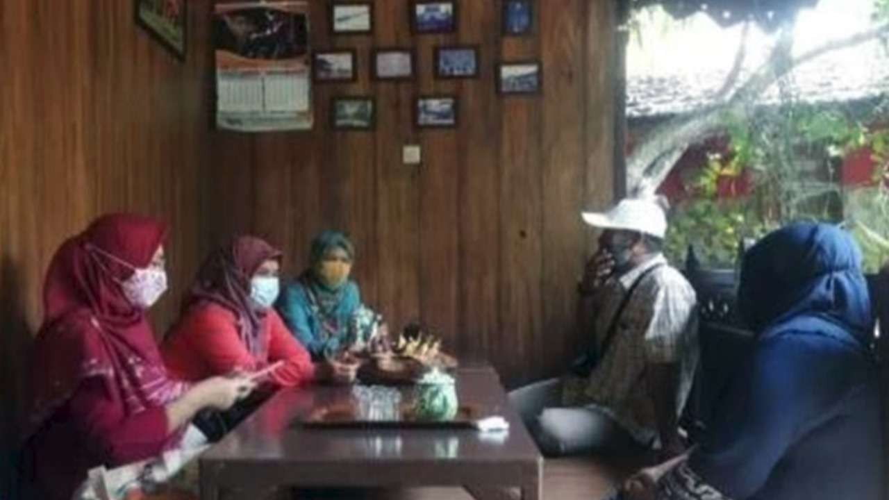 Tim Balai Bahasa Provinsi Jawa Timur (Jatim) menyusun Kamus Istilah Kesenian. (Foto: Dok Balai Bahasa)