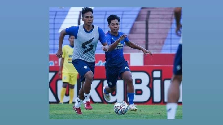 Pemain Arema FC saat menjalani sesi latihan jelang laga kontra Persita Tangerang (Instagram:@aremafcofficial)