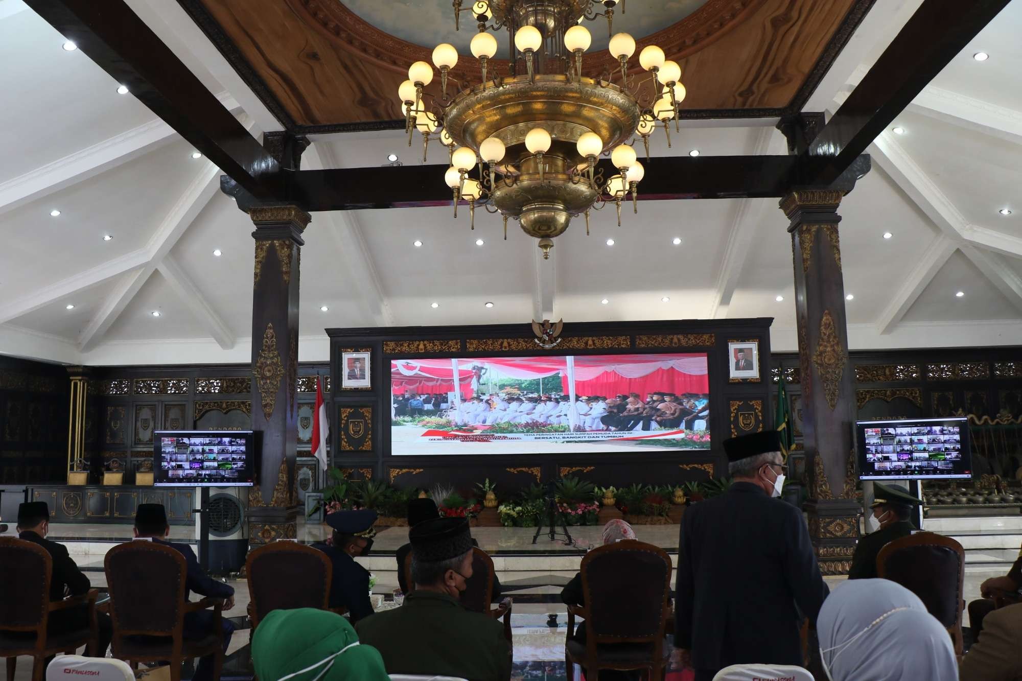 Upacara peringatan Sumpah Pemuda ke-93 di Kabupaten Jombang, Kamis 28 Oktober 2021. Acara berlangsung terbatas dan virtual dengan mengikuti upacara yang digelar Pemprov Jawa Timur di Alun-Alun Tuban. (Foto: Istimewa)