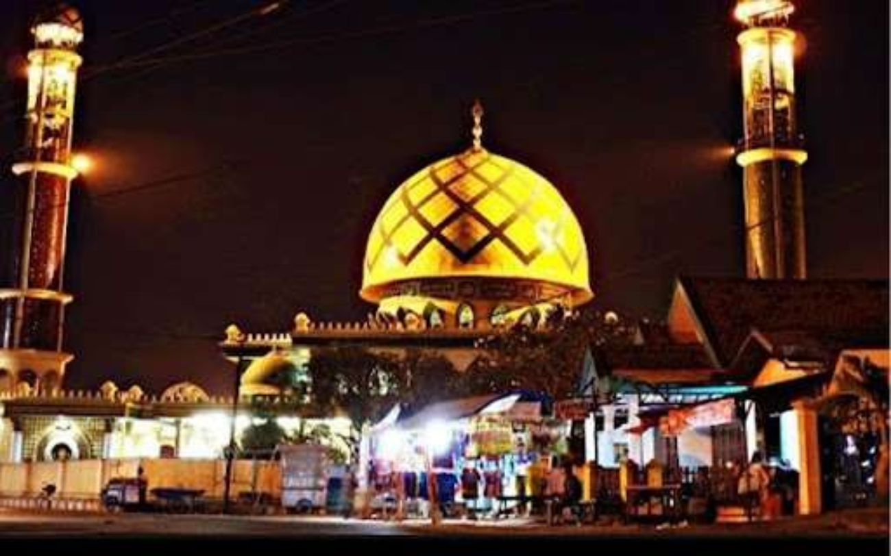 Masjid Agung dekat Alun-alun Bangkalan, Madura. (Foto: Travellers)