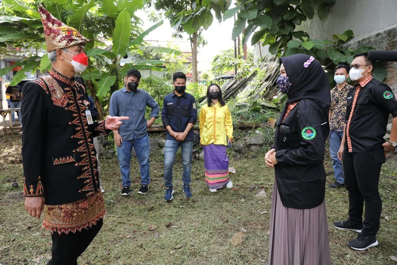 Gubernur Jawa Tengah, Ganjar Pranowo teringat pejuang perempuan asal Aceh, Pocut Meurah Intan usai upacara Sumpah Pemuda. (Foto: Ist)