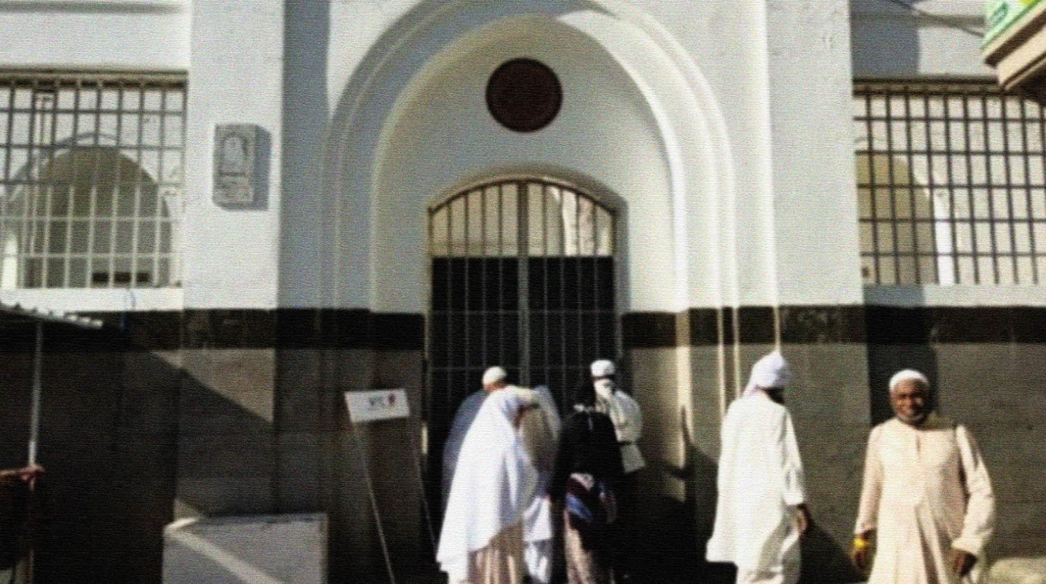 Susana umat Islam memasuki masjid. (Ilustrasi)