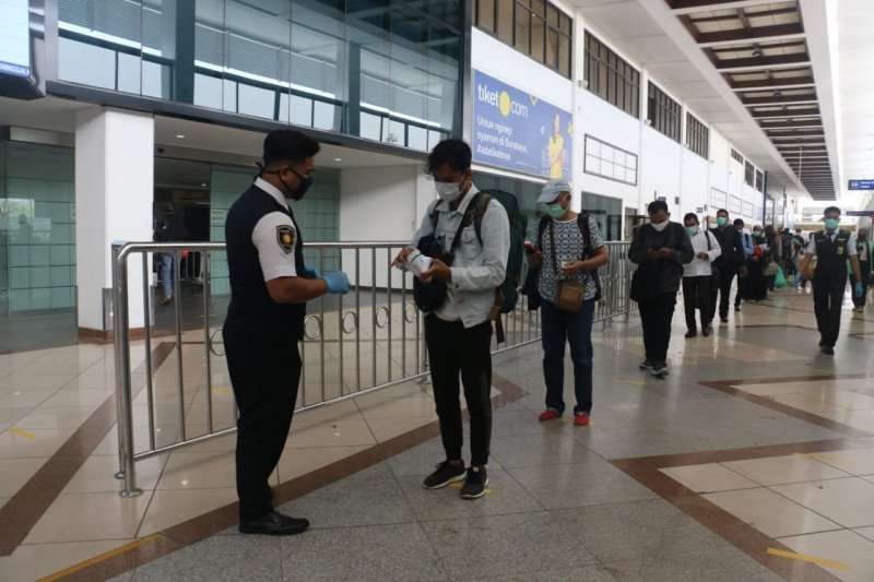 Bandara Juanda memberlakukan penggunaan hasil PCR 3 kali 24 jam sebagai syarat perjalanan udara.(Foto: Ant)