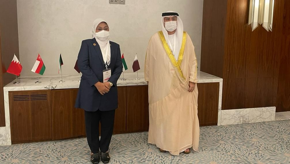 Menaker Ida Fauziyah mengadakan pertemuan bilateral dengan Menteri Sumber Daya Manusia (SDM) dan Emirat, Persatuan Emirat Arab, Abdulrahman Abdulmannan Al Awar di Dubai, Persatuan Emirat Arab, Rabu 27 Oktober 2021. (Foto: Istimewa)