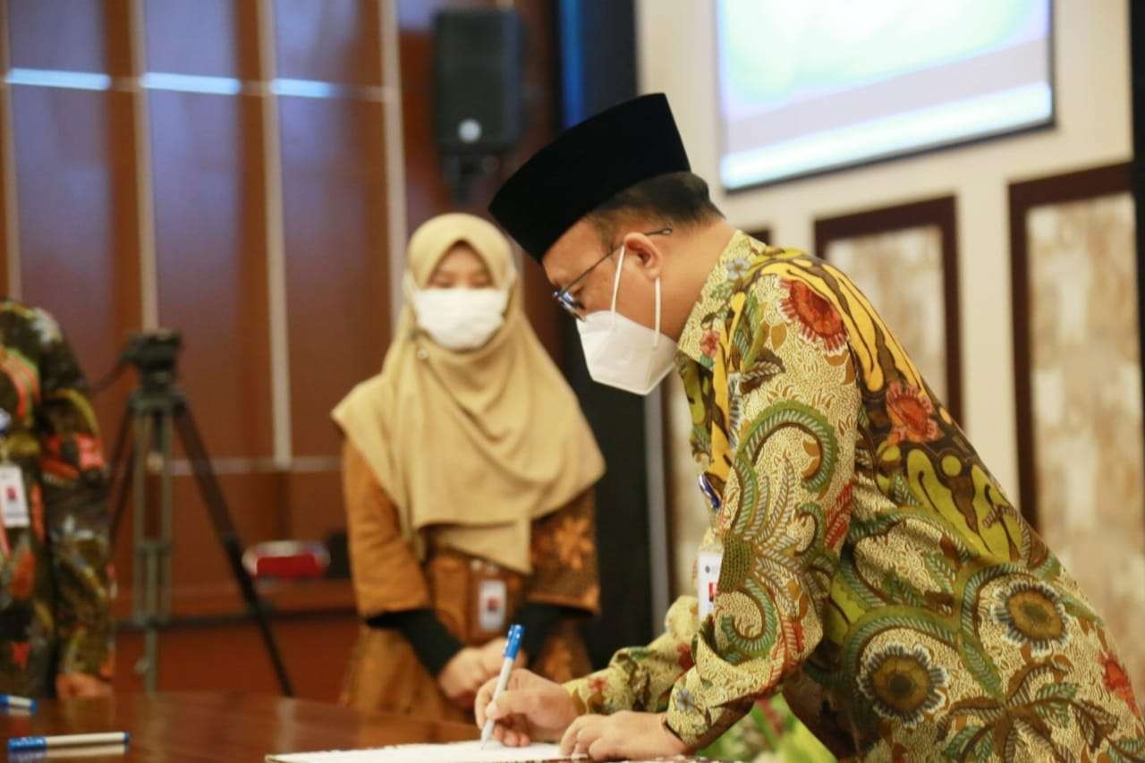 Sekjen Kemnaker  Anwar Sanusi, melantik dan mengambil sumpah 15 orang Pejabat Fungsional pada Jumat 29 Oktober 2021. (Foto: Istimewa)