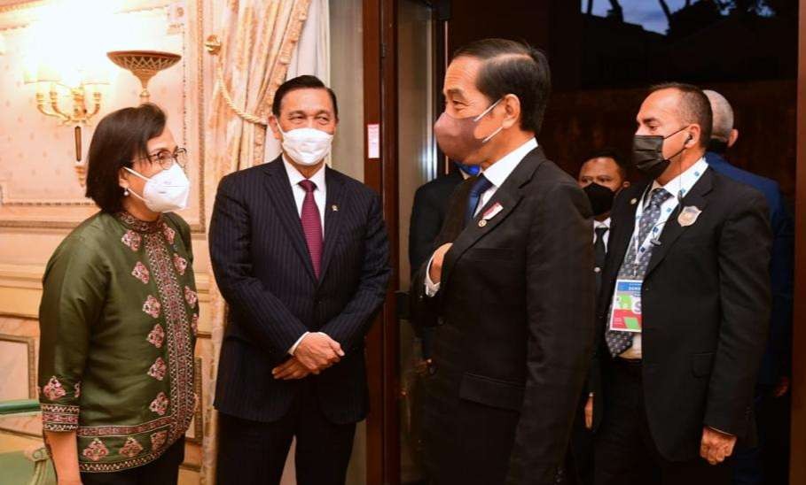 Presiden tiba di hotel tempat menginap, disambut Menteri Keuangan Sri Mulyani  dan Menko Kemaritiman dan Invesrasi Luhut Panaitan ( Foto:Setpres)