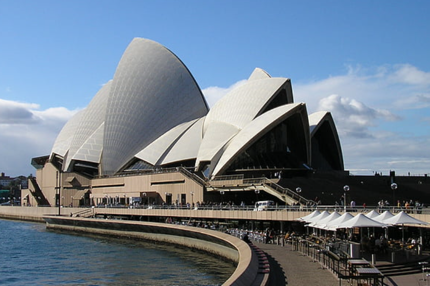 Sydney opera house di Australia. Australia mulai membuka perbatasan setelah nyaris 600 hari memperketat kunjungan dari warga negara asing akibat pandemi. (Foto: hippopx)