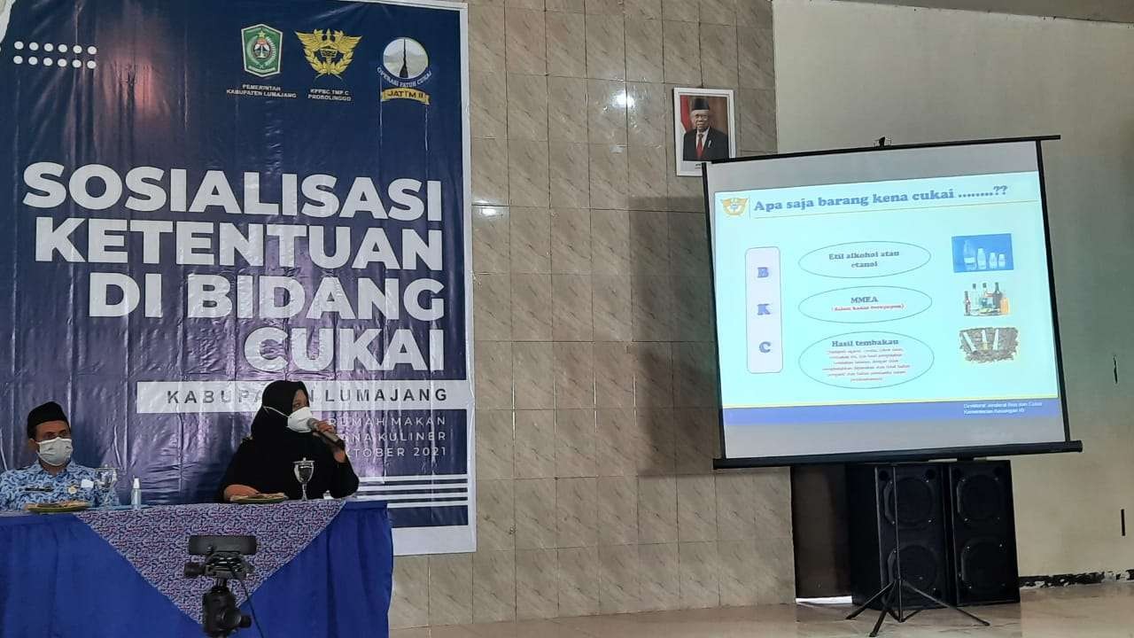 Sosialisasi ketentuan di bidang cukai yang digelar Pemkab Lumajang dalam upaya mengurangi peredaran rokok ilegal. (Foto: Kominfo Lumajang)