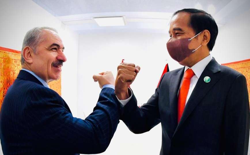 Presiden Jokowi bersama Perdana Menteri Palestina Mohammad Ibrahim Shtayyeh di KTT  COP26. (Foto: Setpres)